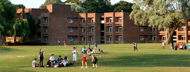 LISA-Sprachreisen-Schueler-Englisch-England-Hull-Universitaet-Campus-Ausstattung-Sportanlagen-Park-Residenzen-Freizeit